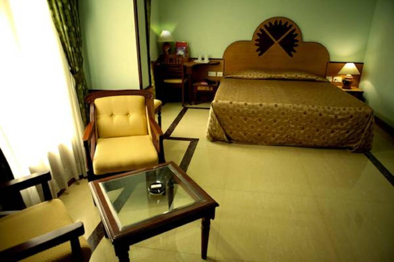 The Surya, Cochin Hotel อันกามาลี ภายนอก รูปภาพ