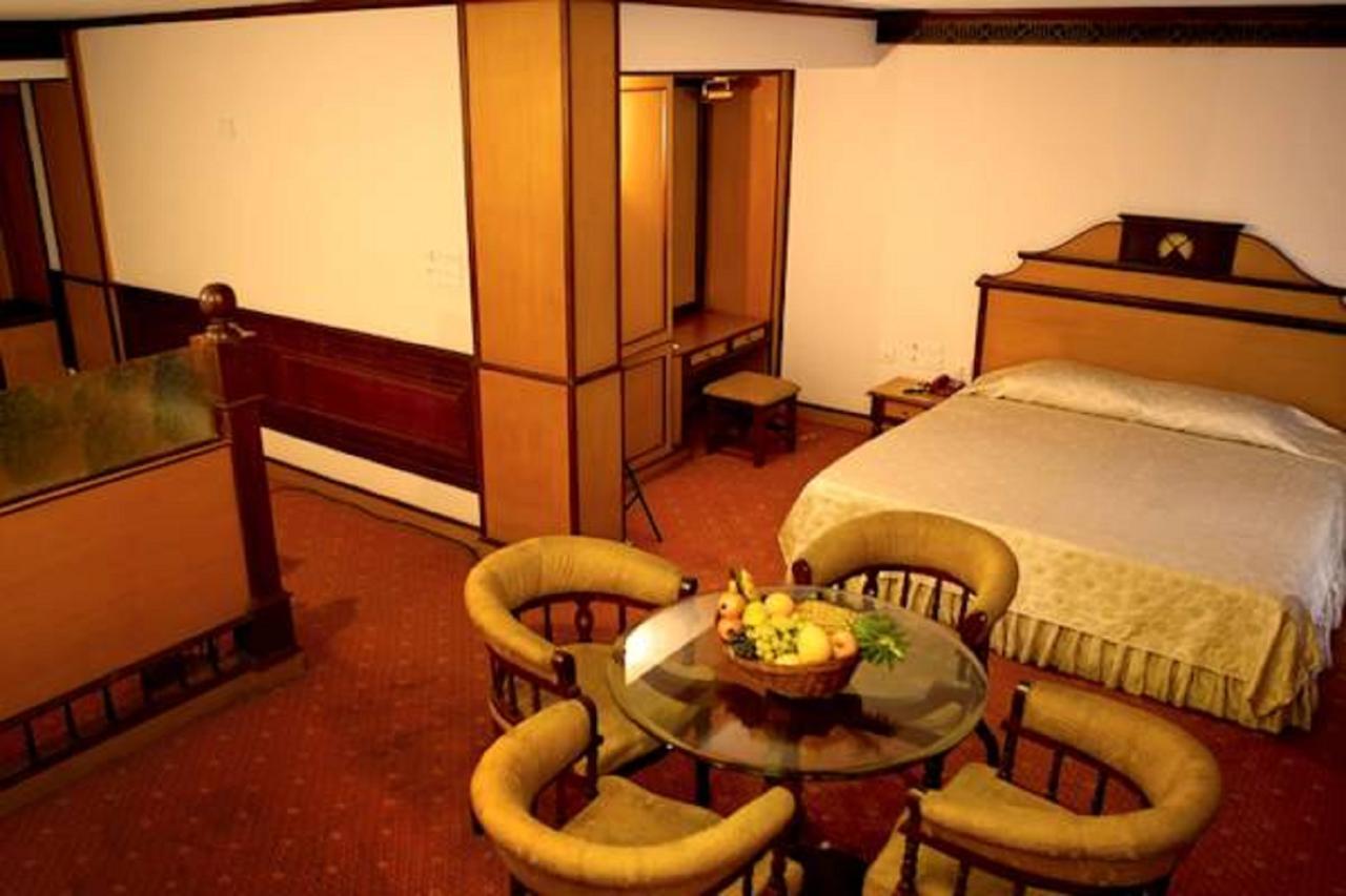 The Surya, Cochin Hotel อันกามาลี ภายนอก รูปภาพ