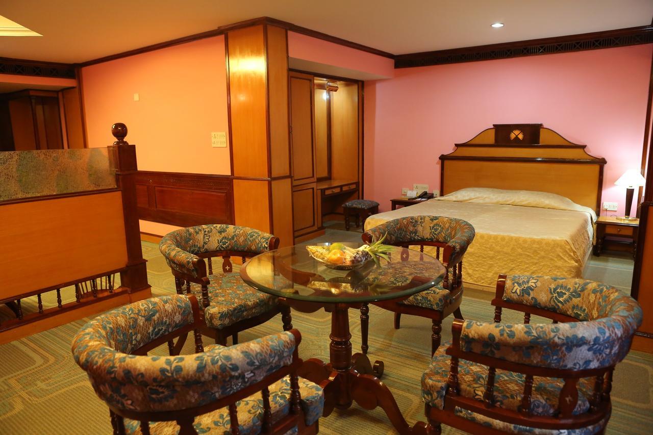 The Surya, Cochin Hotel อันกามาลี ภายนอก รูปภาพ